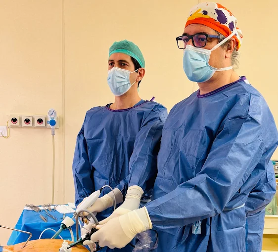 El Dr. Barrasa, con más de 20 años de experiencia y 5.000 procedimientos realizados